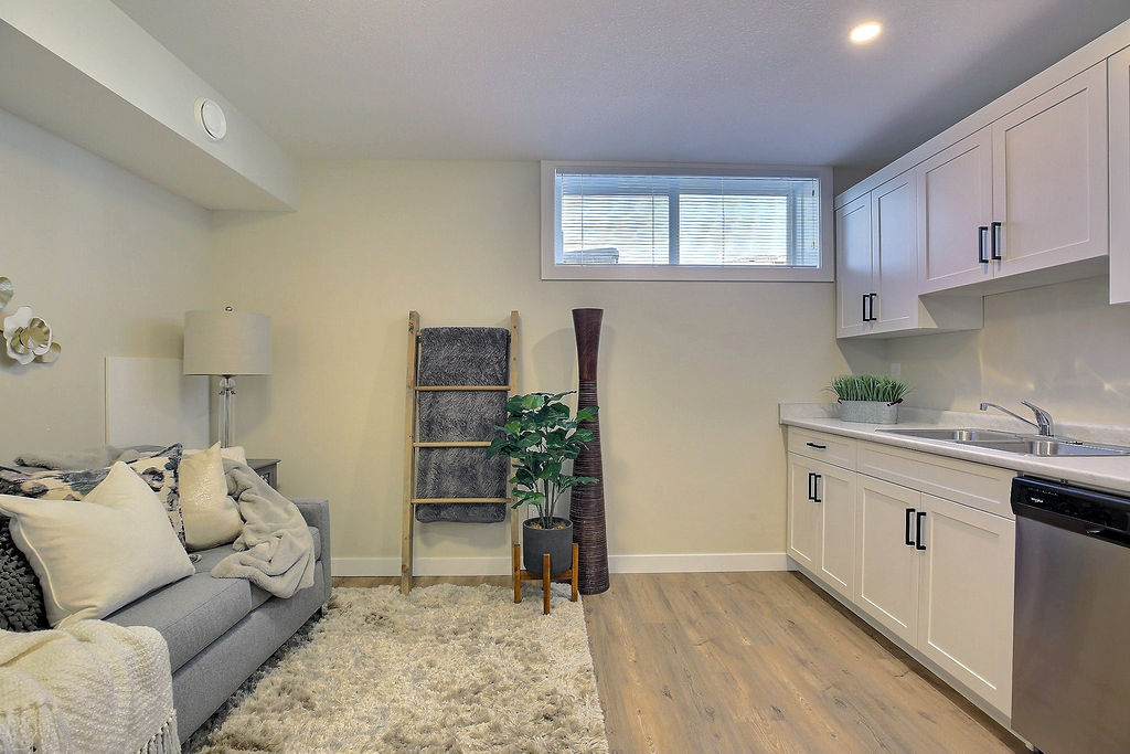 Living Room/Kitchen
